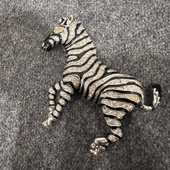 Vintage Black and Silver Zebra Brooch - Picture 6 of 7